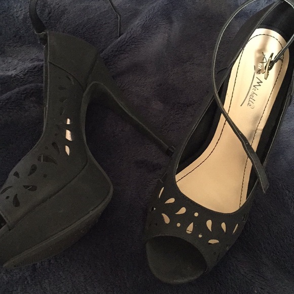 Heels - Picture 3 of 3